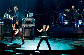 When teching for Bon Jovi, Michael is responsible for Jon Bon Jovi’s and Bobby Bandiera’s guitars and rigs. Photo: Rosana Prada