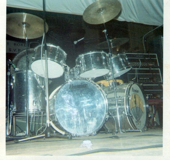 29 Sept. 1969, Amsterdam, Concertgebouw, closeup of kit, with gong.