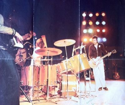 Click to view larger version. 10 Feb., 1974, Paris, stage-right view view of gold kit.