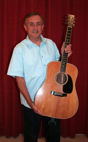 Peter Prowse with the the Martin D-35.