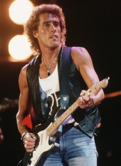 Ca. 1989, with Fender Eric Clapton Stratocaster.