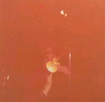 4 Sept. 1972, Deutsches Museum, Munich, Germany, playing a Gold Top model. Via A French Fan.