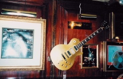 #3 1976 Gibson Les Paul Deluxe from 1976–79 series, on display at the Hard Rock Vault, Orlando, Florida. Photo courtesy Brad Rodgers.